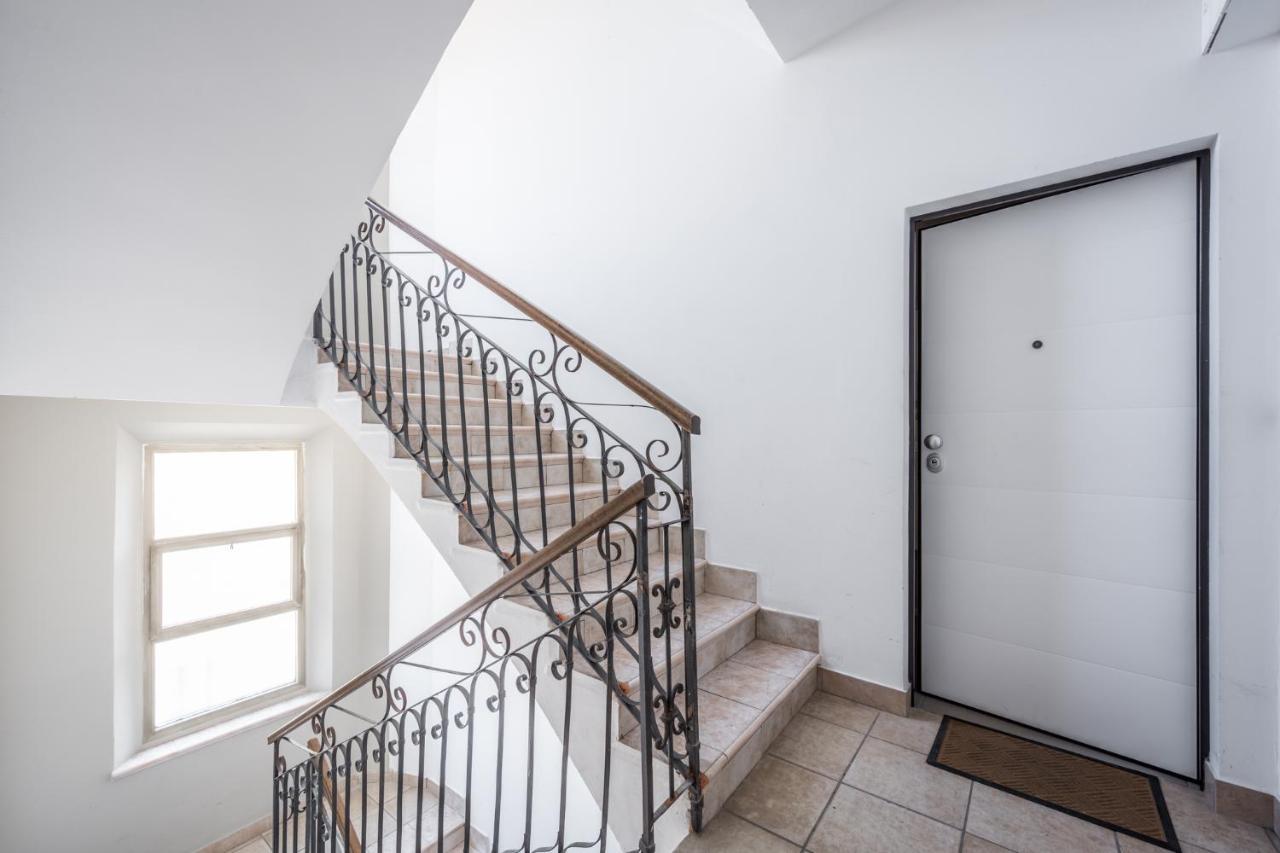 Suite 649 Mono Con Terrazzo Modena Exterior foto